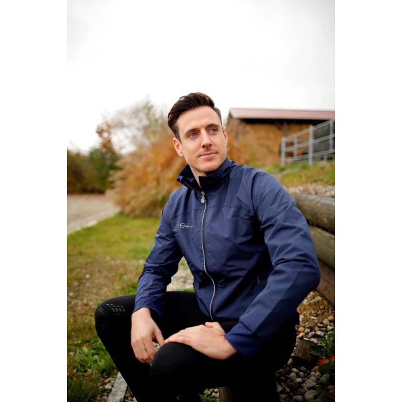 Budget 👍 Equitation Homme Kerbl Coupe-vent Kerbl Covalliero BLEU ⭐ 3 Budget 👍 Equitation Homme Kerbl Coupe-vent Kerbl Covalliero BLEU ⭐ – Image 3